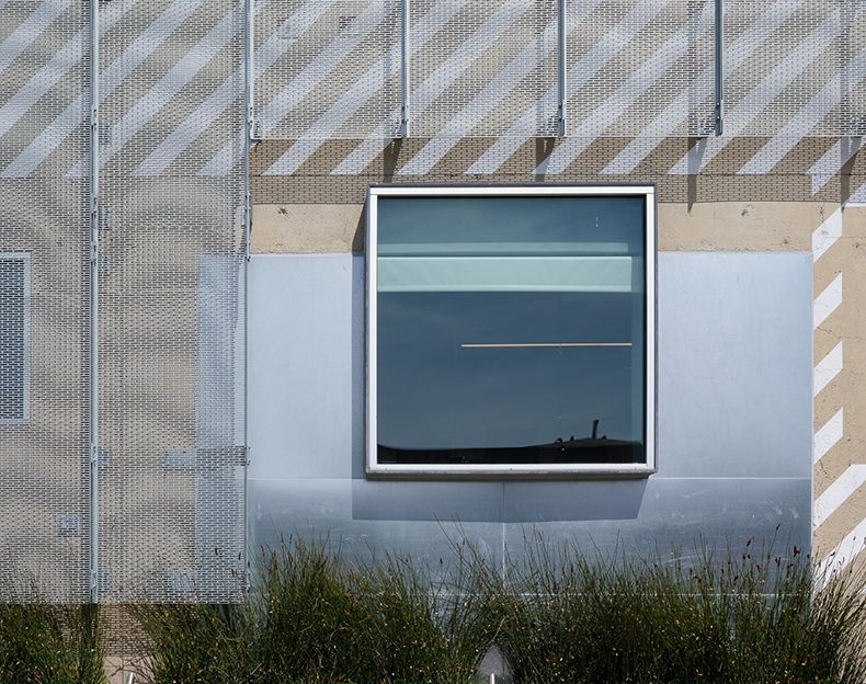 Holdrege Avenue Building Image